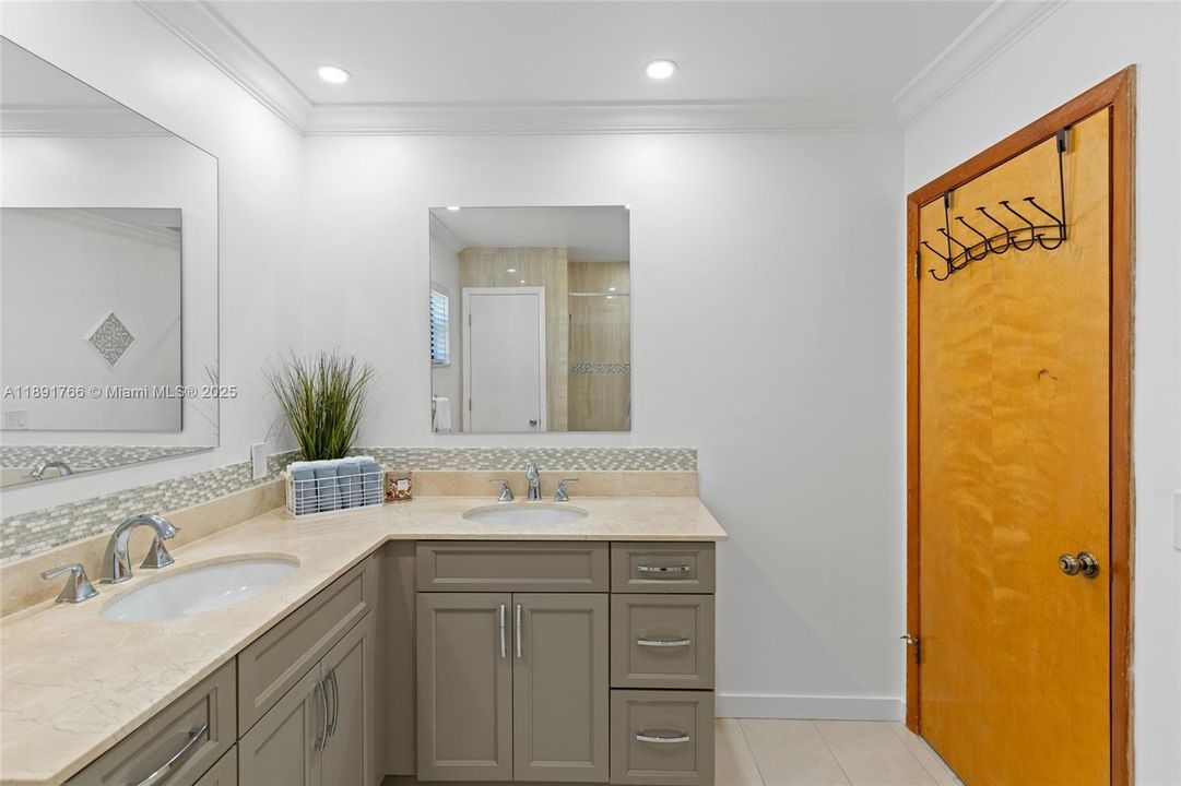 En Venta: $1,750,000 (4 camas, 3 baños, 2126 Pies cuadrados)