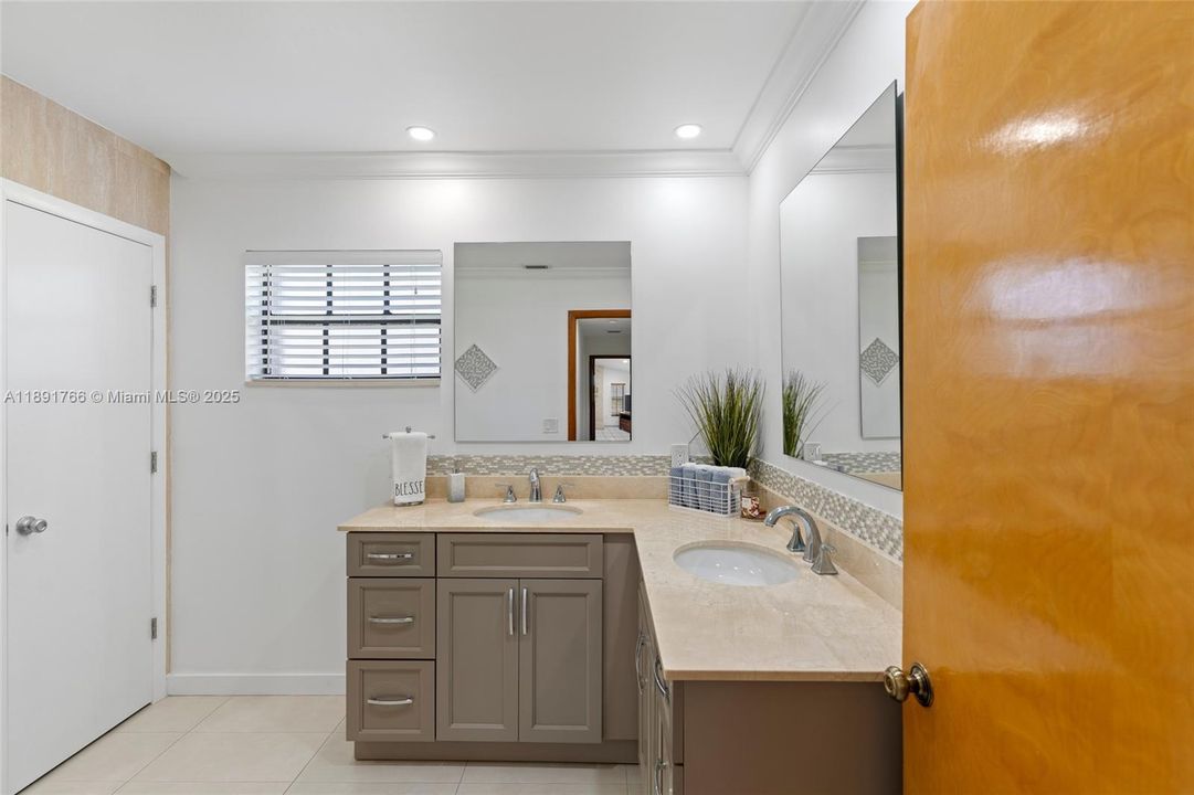 En Venta: $1,750,000 (4 camas, 3 baños, 2126 Pies cuadrados)