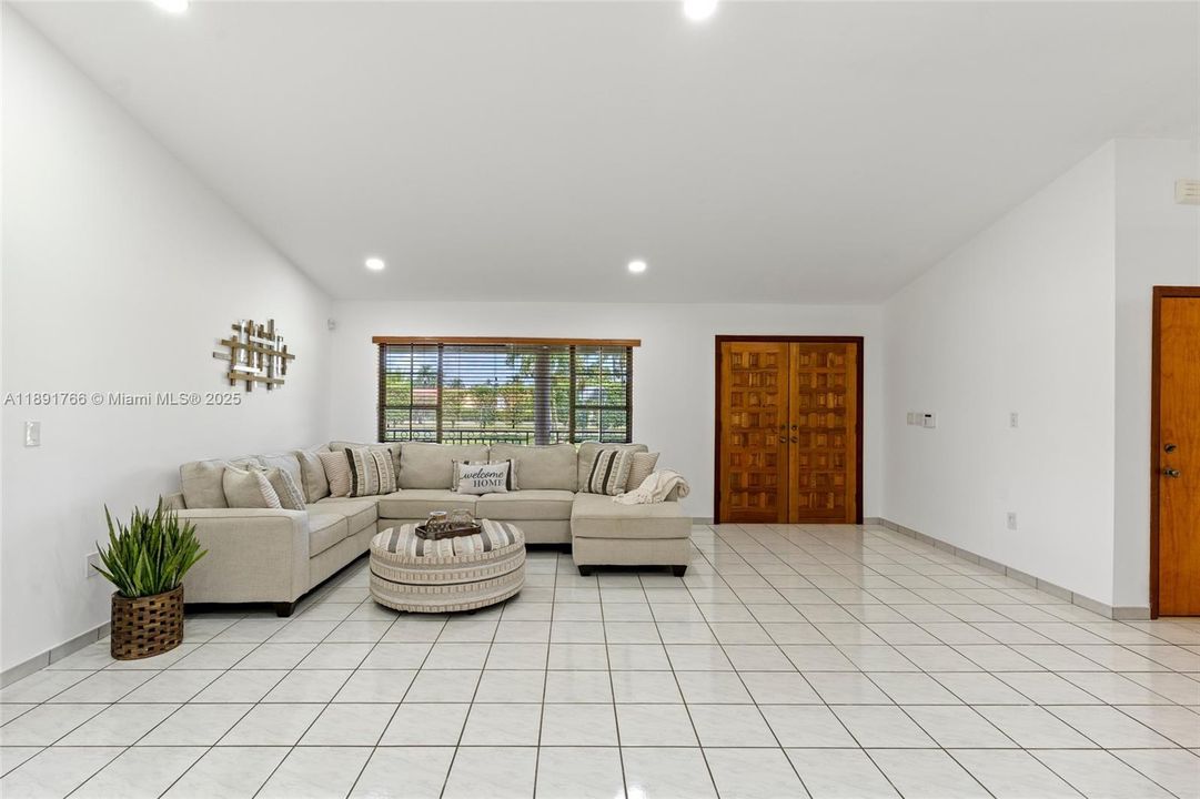 En Venta: $1,750,000 (4 camas, 3 baños, 2126 Pies cuadrados)