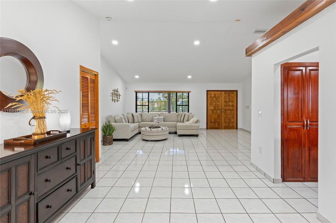 En Venta: $1,750,000 (4 camas, 3 baños, 2126 Pies cuadrados)