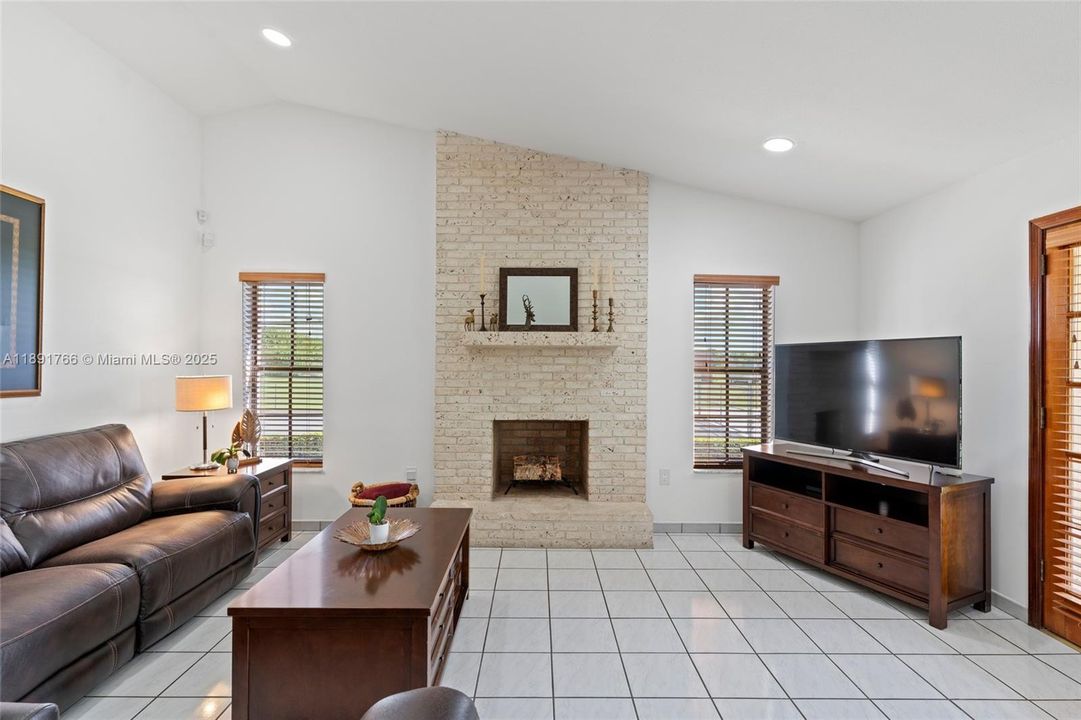 En Venta: $1,750,000 (4 camas, 3 baños, 2126 Pies cuadrados)