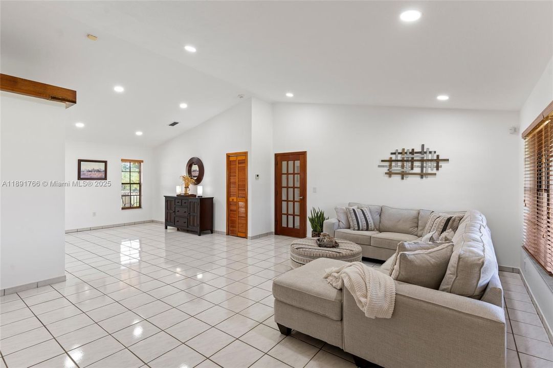 En Venta: $1,750,000 (4 camas, 3 baños, 2126 Pies cuadrados)