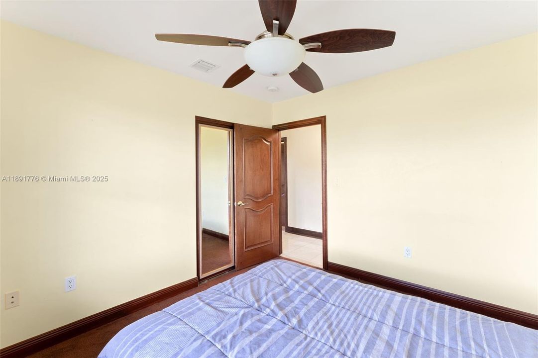 Vendido Recientemente: $897,000 (4 camas, 3 baños, 2299 Pies cuadrados)