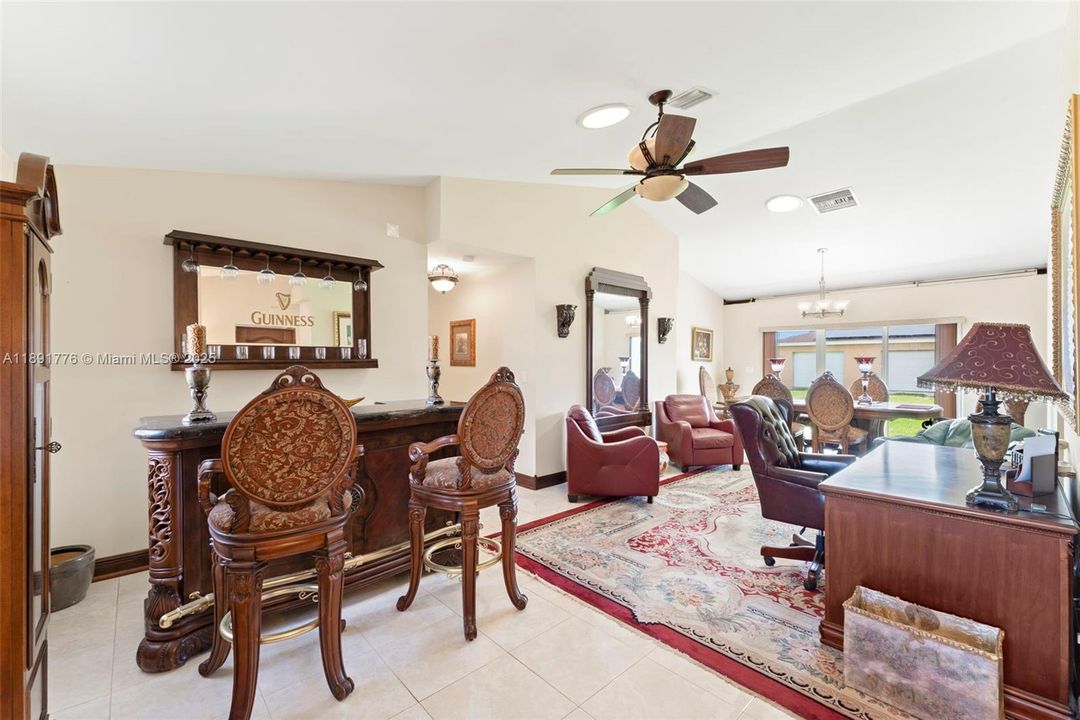 Vendido Recientemente: $897,000 (4 camas, 3 baños, 2299 Pies cuadrados)