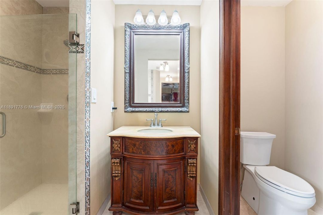 Vendido Recientemente: $897,000 (4 camas, 3 baños, 2299 Pies cuadrados)