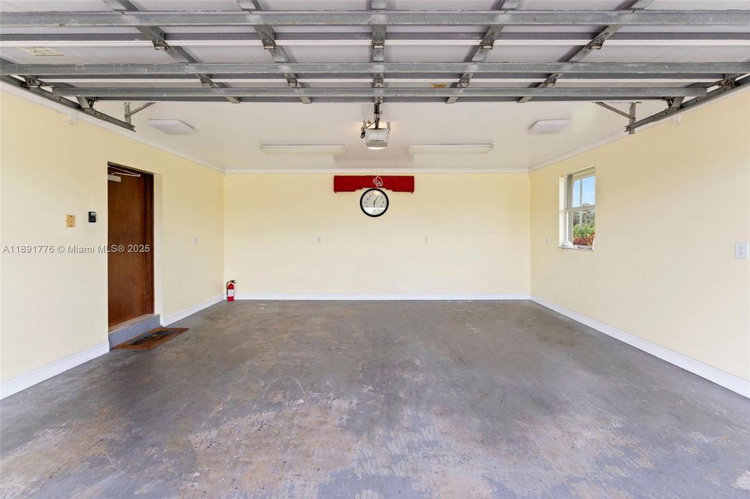 Vendido Recientemente: $897,000 (4 camas, 3 baños, 2299 Pies cuadrados)