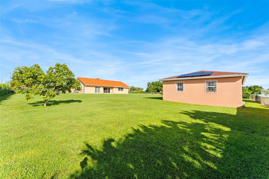 Vendido Recientemente: $897,000 (4 camas, 3 baños, 2299 Pies cuadrados)