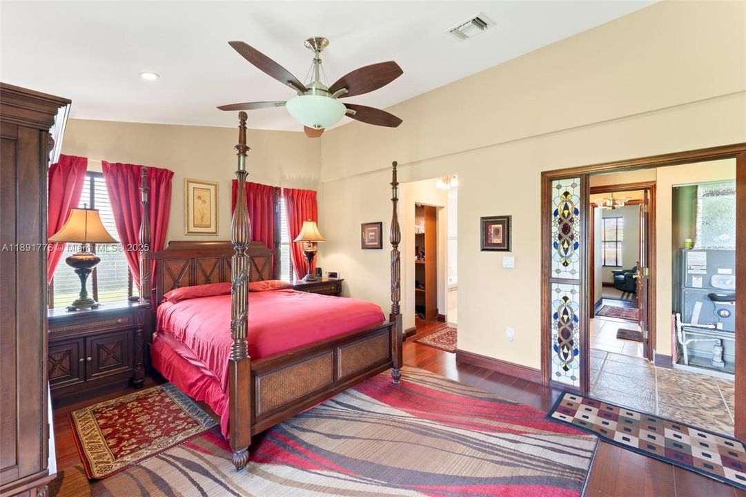 Vendido Recientemente: $897,000 (4 camas, 3 baños, 2299 Pies cuadrados)