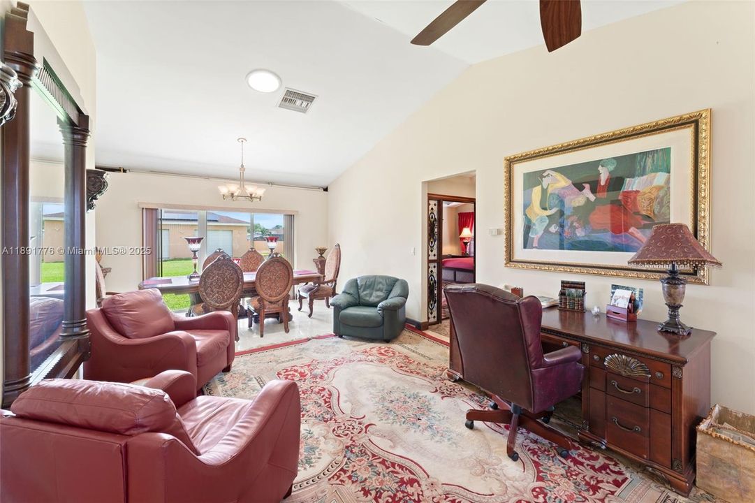 Vendido Recientemente: $897,000 (4 camas, 3 baños, 2299 Pies cuadrados)