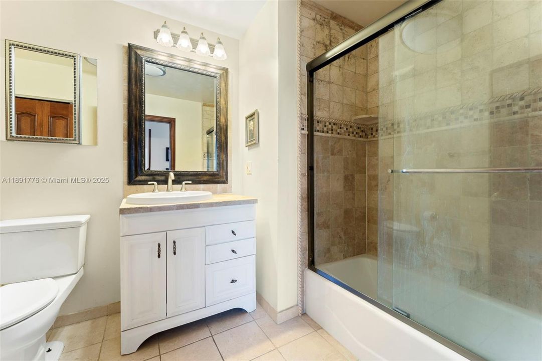 Vendido Recientemente: $897,000 (4 camas, 3 baños, 2299 Pies cuadrados)