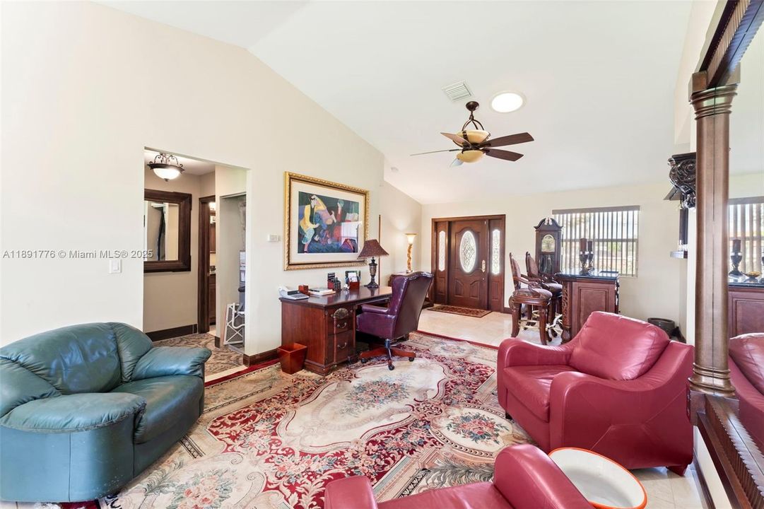 Vendido Recientemente: $897,000 (4 camas, 3 baños, 2299 Pies cuadrados)