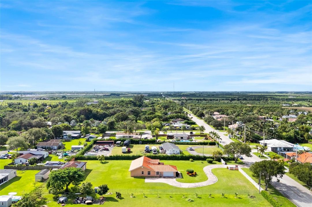 Vendido Recientemente: $897,000 (4 camas, 3 baños, 2299 Pies cuadrados)