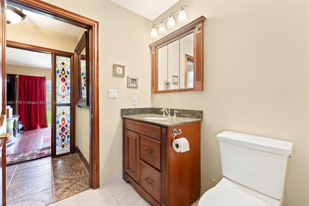 Vendido Recientemente: $897,000 (4 camas, 3 baños, 2299 Pies cuadrados)