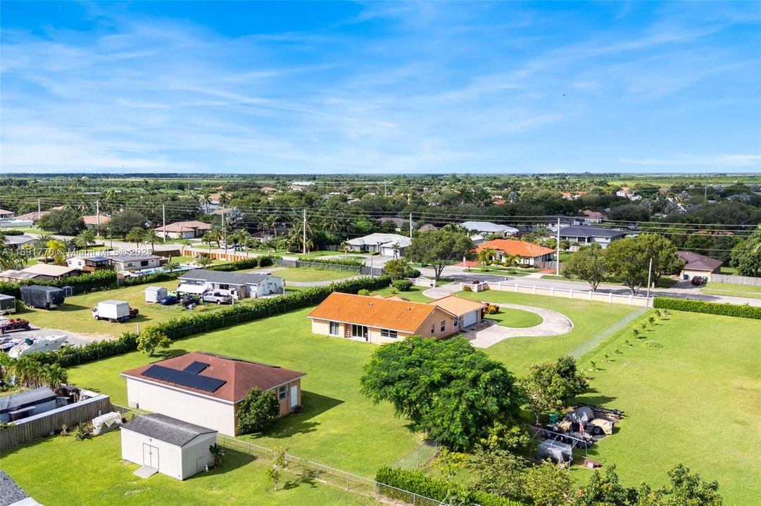 Vendido Recientemente: $897,000 (4 camas, 3 baños, 2299 Pies cuadrados)