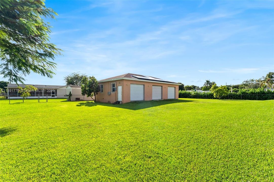 Vendido Recientemente: $897,000 (4 camas, 3 baños, 2299 Pies cuadrados)