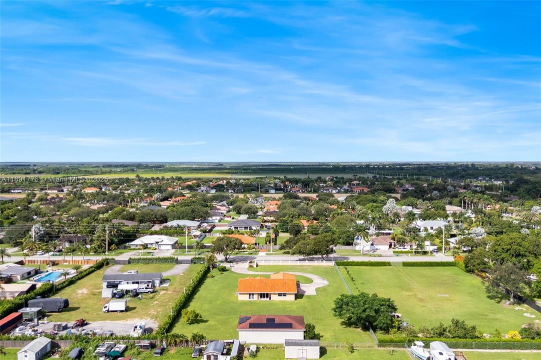 Vendido Recientemente: $897,000 (4 camas, 3 baños, 2299 Pies cuadrados)