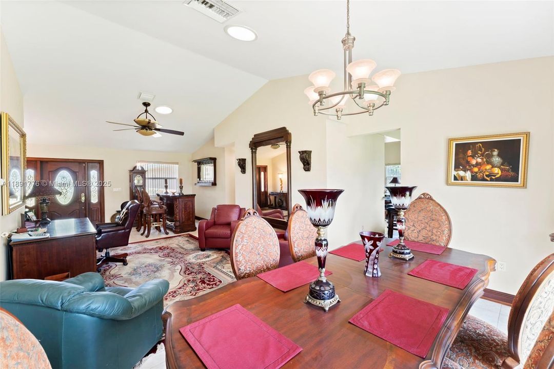 Vendido Recientemente: $897,000 (4 camas, 3 baños, 2299 Pies cuadrados)