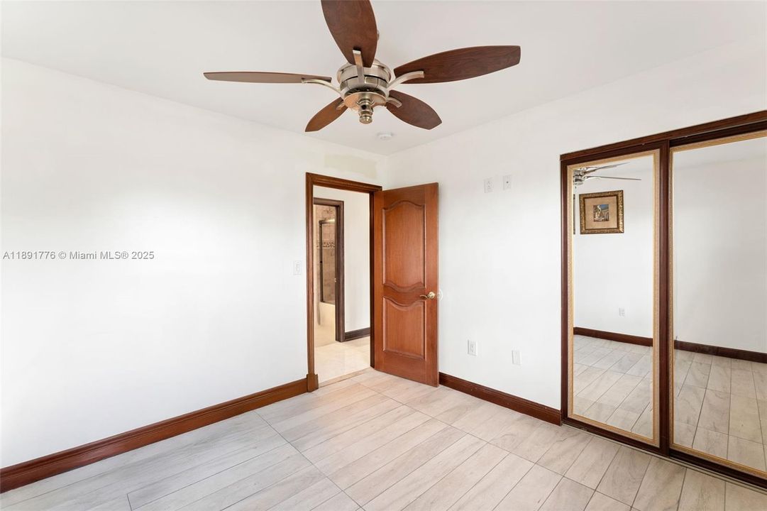 Vendido Recientemente: $897,000 (4 camas, 3 baños, 2299 Pies cuadrados)