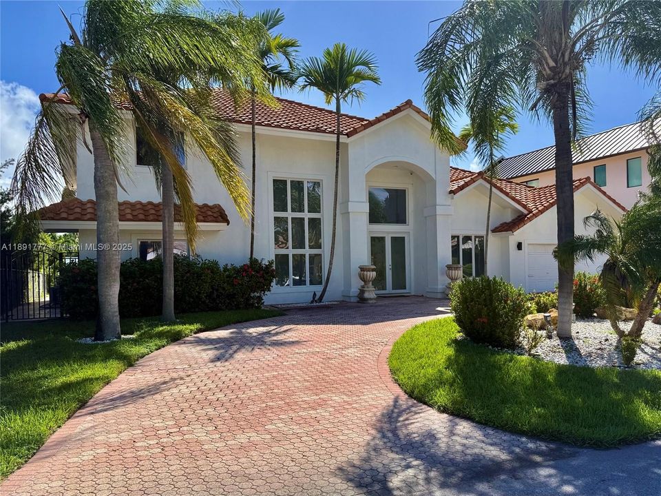 На продажу: $2,899,000 (4 спален, 4 ванн, 3516 Квадратных фут)