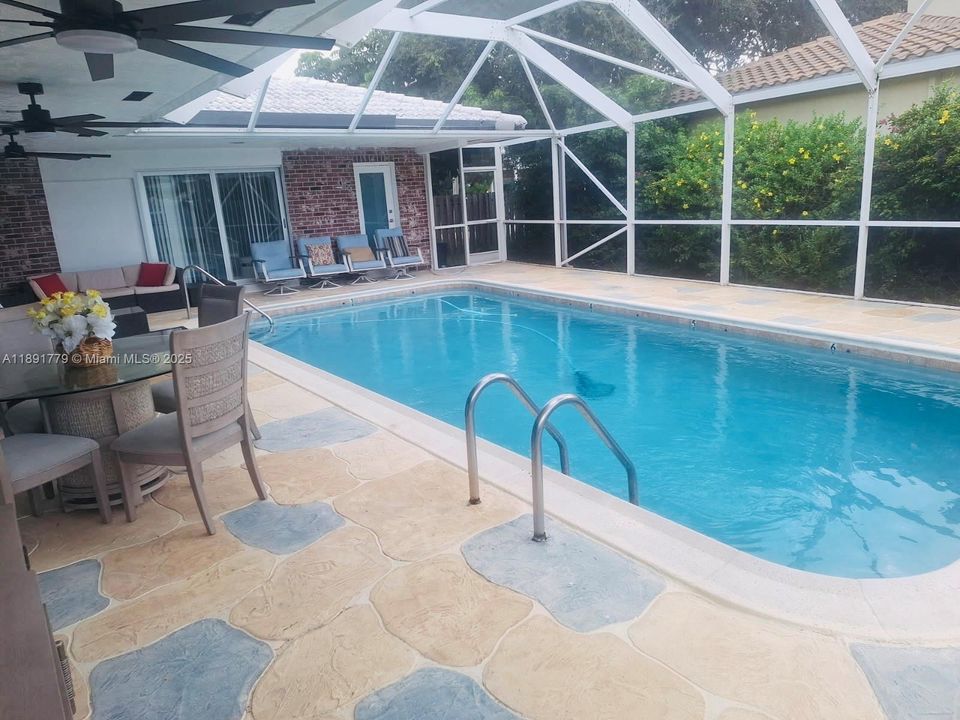 В аренду: $9,000 (3 спален, 2 ванн, 1734 Квадратных фут)