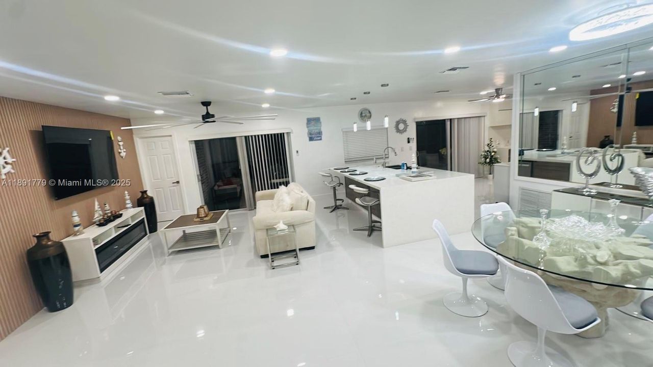 В аренду: $9,000 (3 спален, 2 ванн, 1734 Квадратных фут)