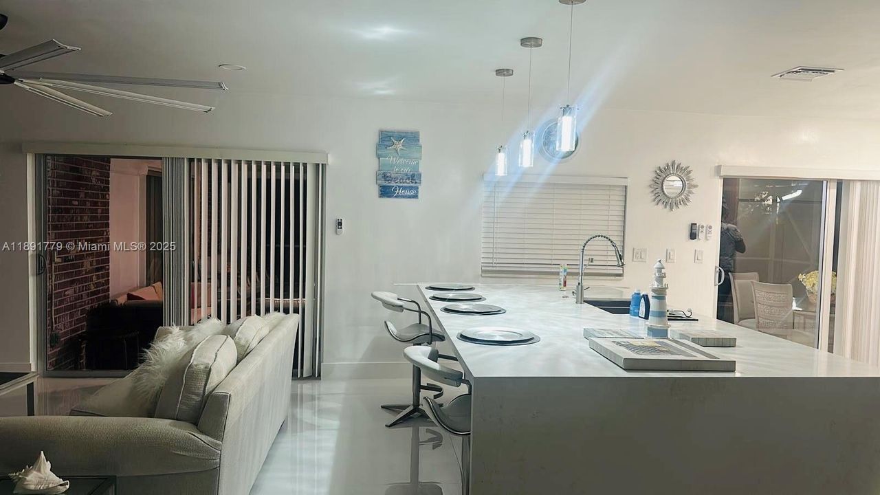 В аренду: $9,000 (3 спален, 2 ванн, 1734 Квадратных фут)