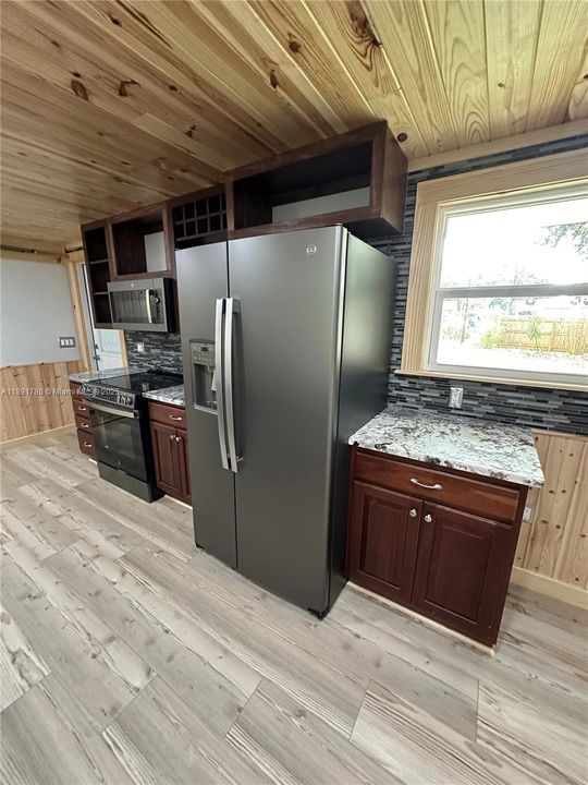 For Sale: $289,900 (3 beds, 2 baths, 2040 Square Feet)