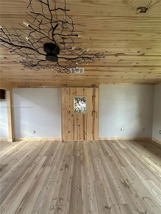 For Sale: $289,900 (3 beds, 2 baths, 2040 Square Feet)