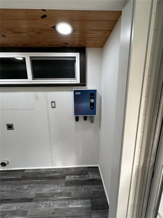 For Sale: $289,900 (3 beds, 2 baths, 2040 Square Feet)