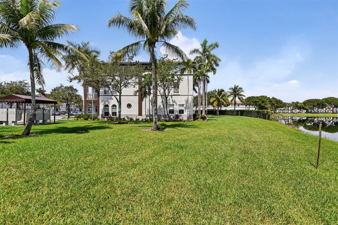 合同活跃: $390,000 (3 贝兹, 2 浴室, 1445 平方英尺)