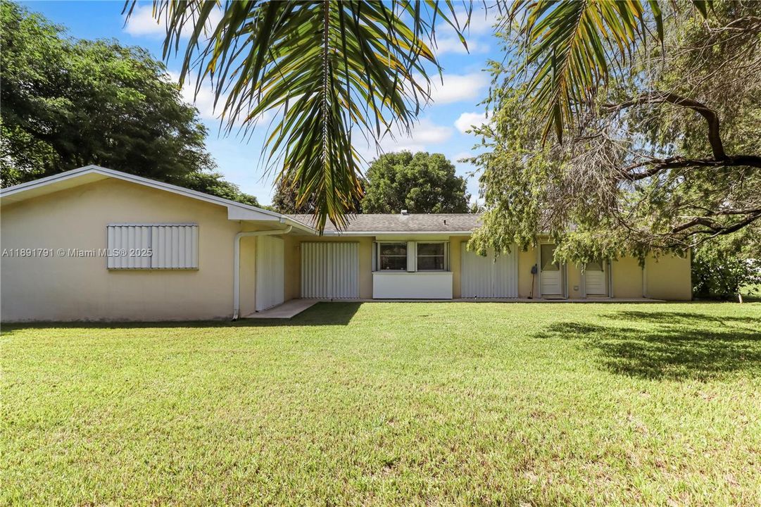 最近售出: $650,000 (4 贝兹, 3 浴室, 2029 平方英尺)