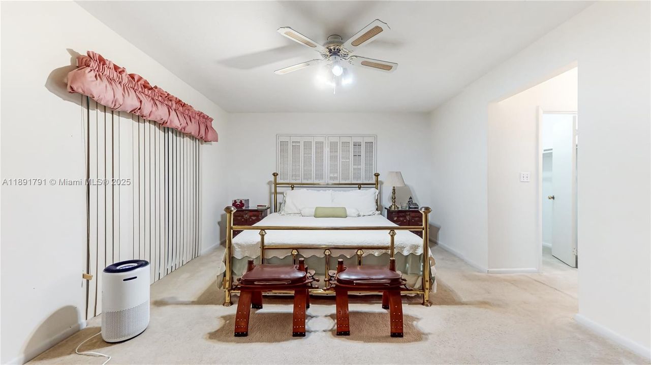 最近售出: $650,000 (4 贝兹, 3 浴室, 2029 平方英尺)