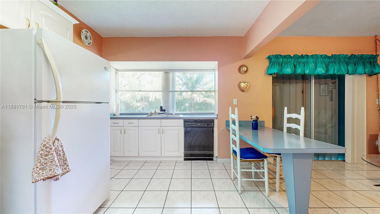 最近售出: $650,000 (4 贝兹, 3 浴室, 2029 平方英尺)