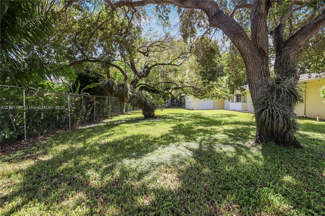 最近售出: $650,000 (4 贝兹, 3 浴室, 2029 平方英尺)