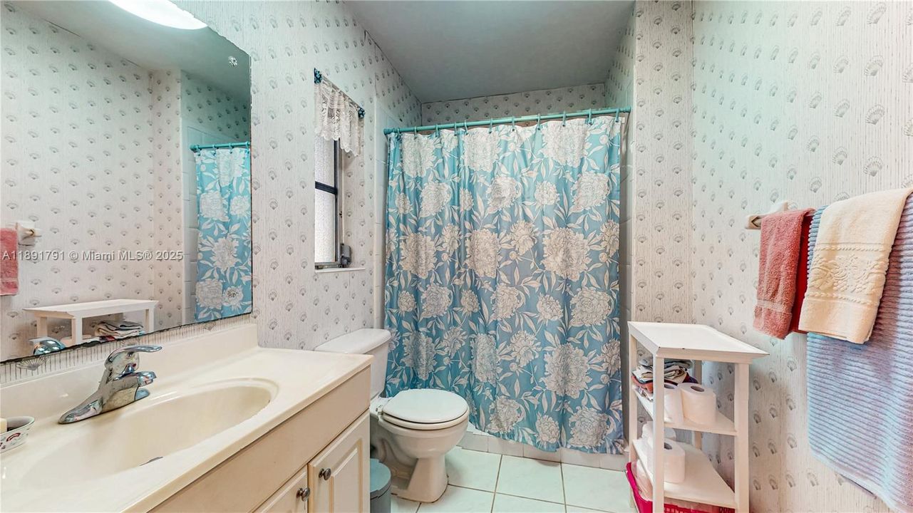 最近售出: $650,000 (4 贝兹, 3 浴室, 2029 平方英尺)