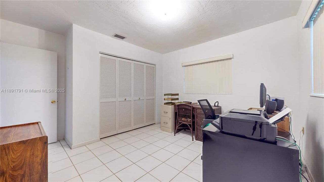 最近售出: $650,000 (4 贝兹, 3 浴室, 2029 平方英尺)