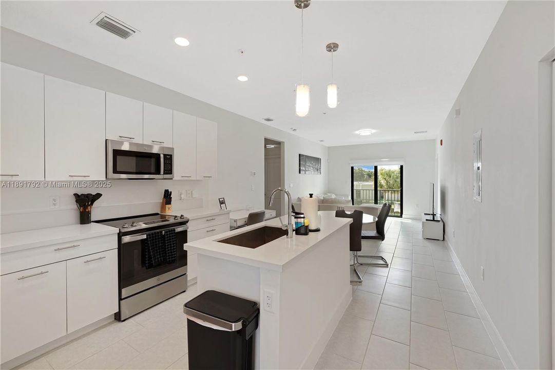 待售: $525,000 (3 贝兹, 2 浴室, 1124 平方英尺)