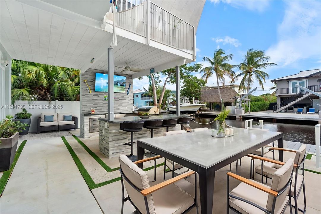 Outdoor Living room & Kitchen