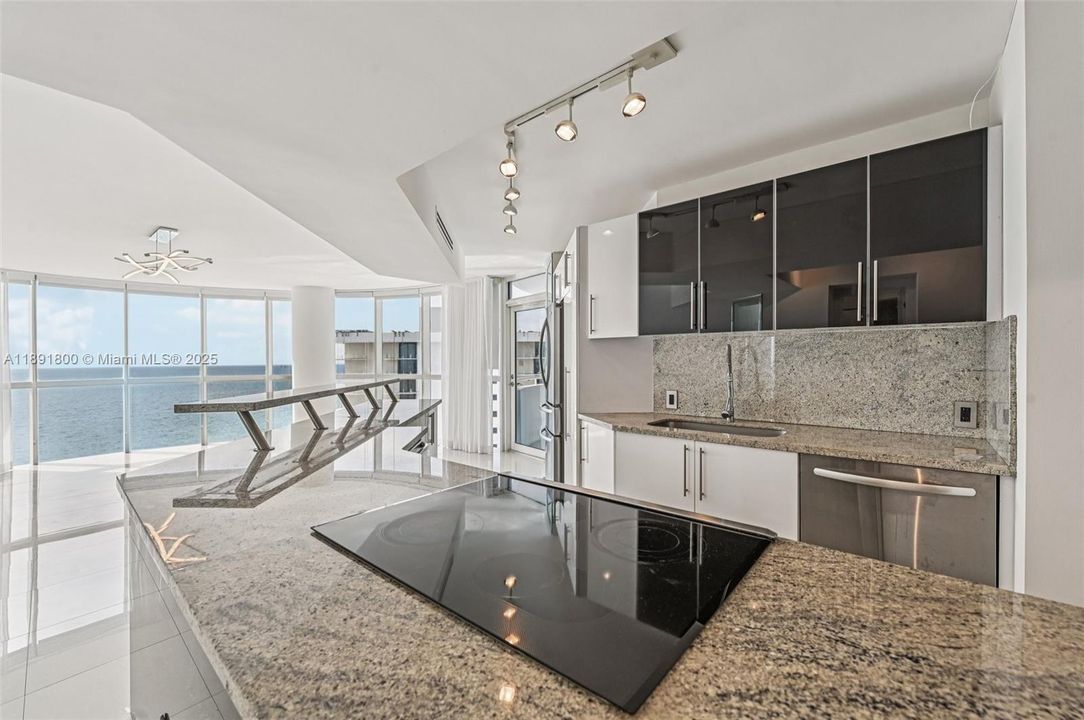 待售: $1,400,000 (3 贝兹, 2 浴室, 1700 平方英尺)