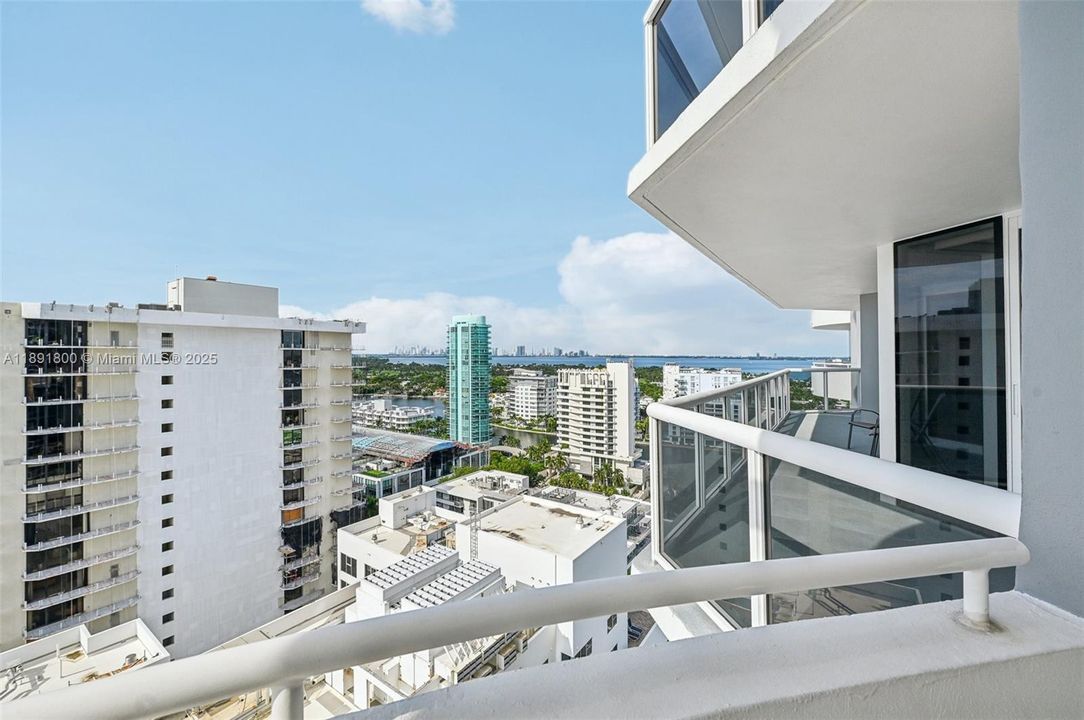 待售: $1,400,000 (3 贝兹, 2 浴室, 1700 平方英尺)