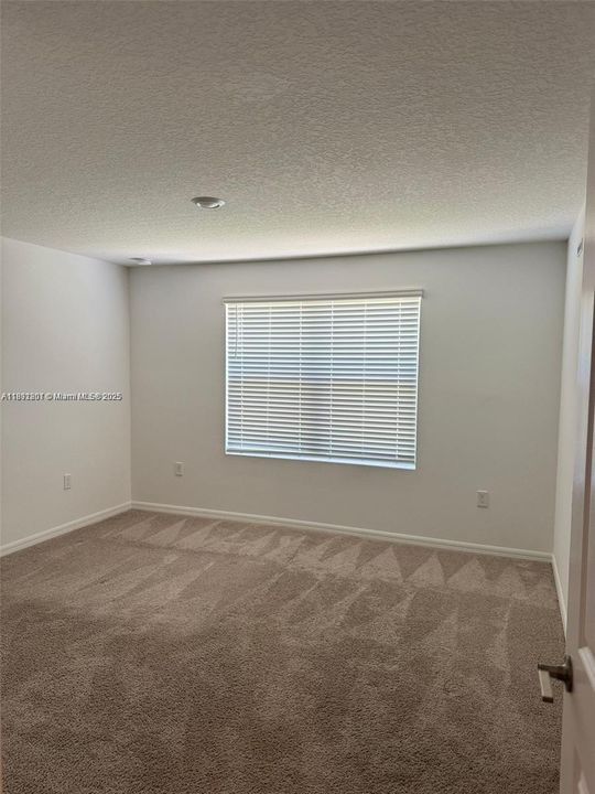 出租: $2,050 (3 贝兹, 2 浴室, 1615 平方英尺)