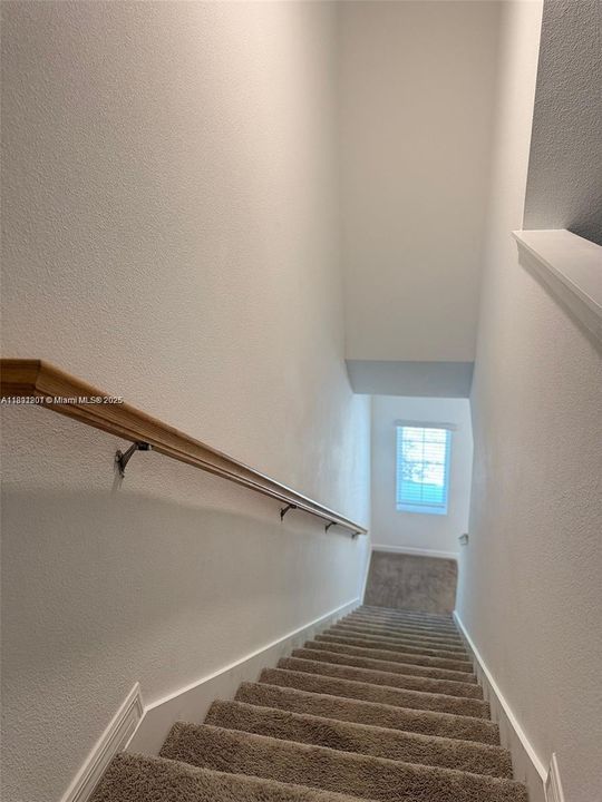 出租: $2,050 (3 贝兹, 2 浴室, 1615 平方英尺)