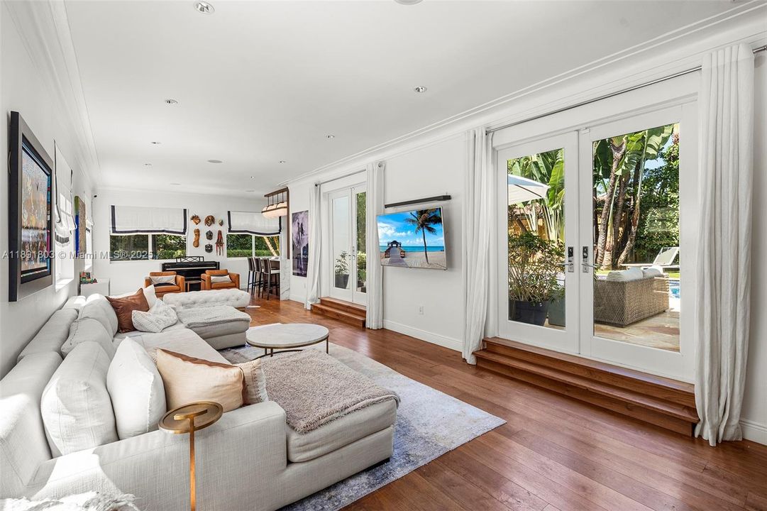 待售: $6,000,000 (6 贝兹, 6 浴室, 4389 平方英尺)