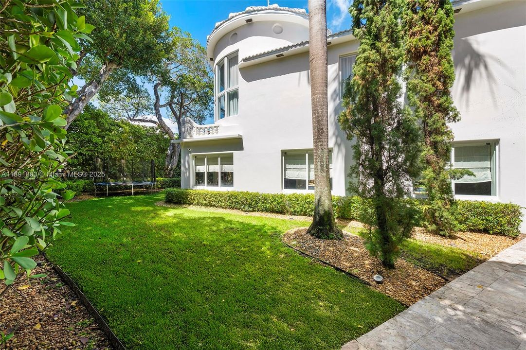 待售: $6,000,000 (6 贝兹, 6 浴室, 4389 平方英尺)