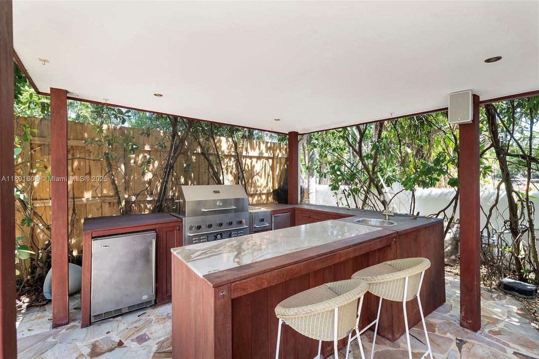 待售: $6,000,000 (6 贝兹, 6 浴室, 4389 平方英尺)