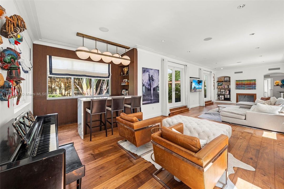 待售: $6,000,000 (6 贝兹, 6 浴室, 4389 平方英尺)