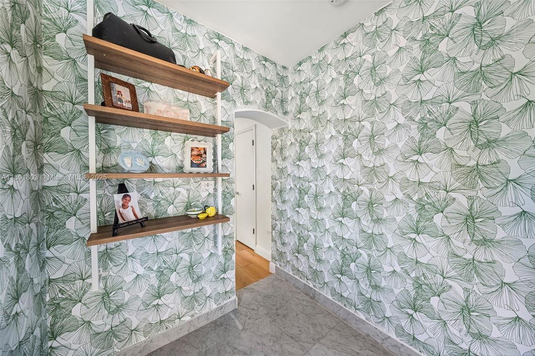 待售: $6,000,000 (6 贝兹, 6 浴室, 4389 平方英尺)