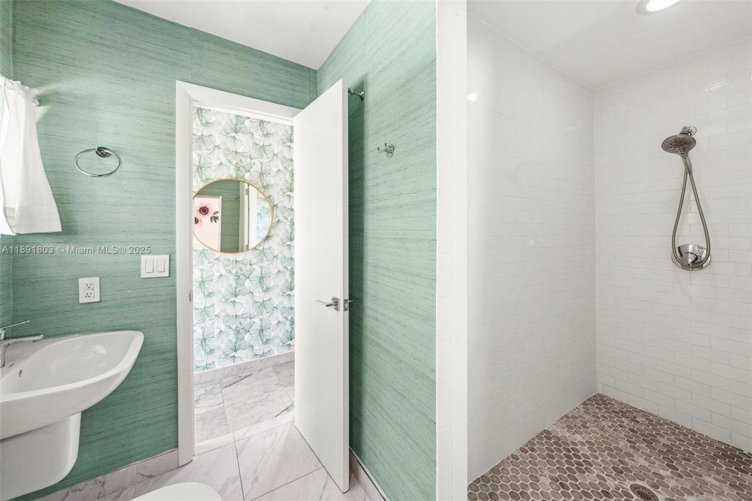 待售: $6,000,000 (6 贝兹, 6 浴室, 4389 平方英尺)