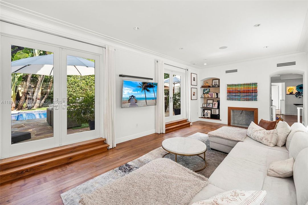 待售: $6,000,000 (6 贝兹, 6 浴室, 4389 平方英尺)