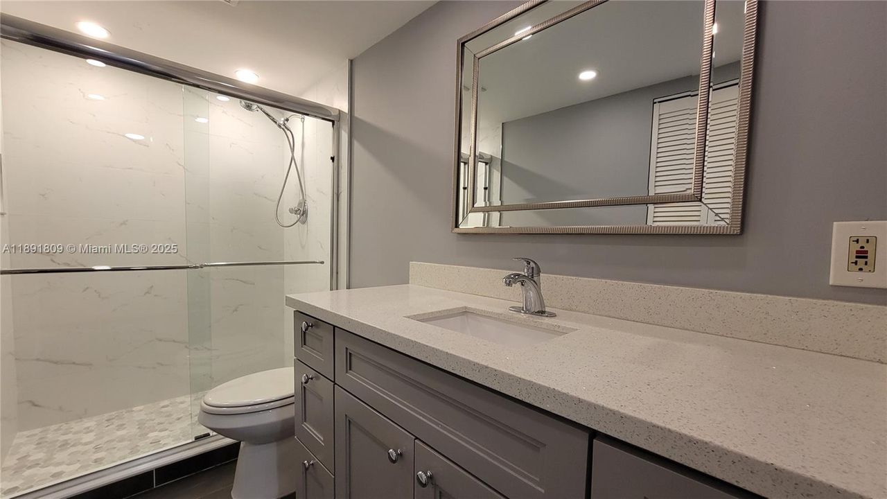 待售: $172,000 (2 贝兹, 2 浴室, 1156 平方英尺)